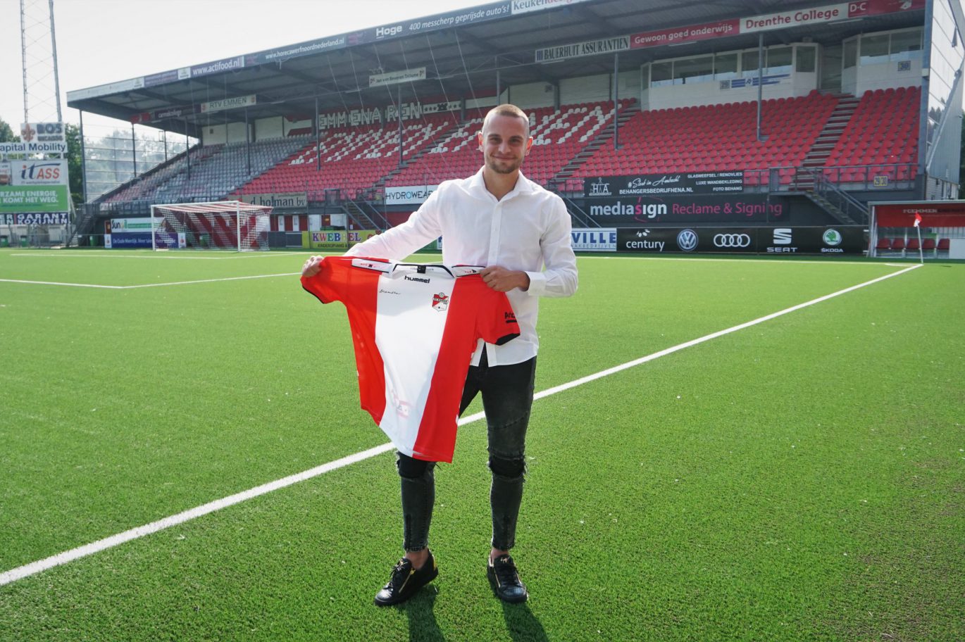 FC Emmen huurt Denis Granecny – FC Emmen